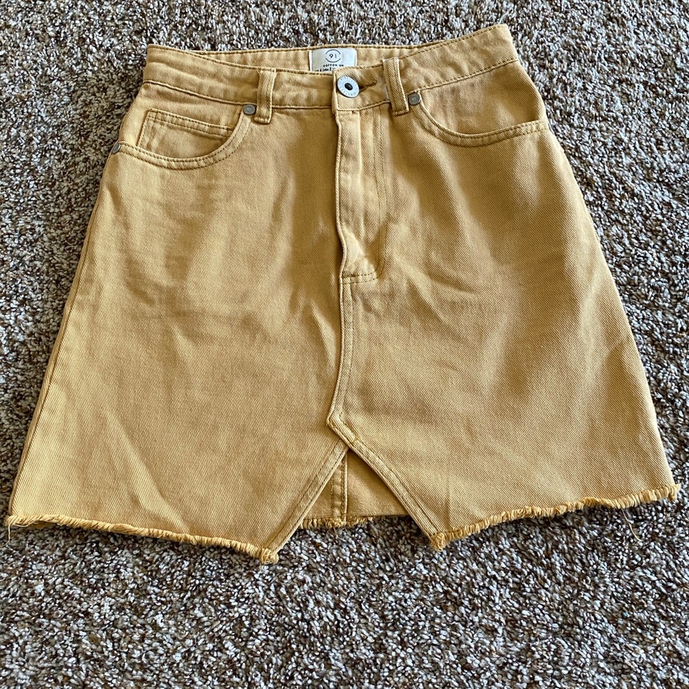 Never worn A-Line mini yellow skirt